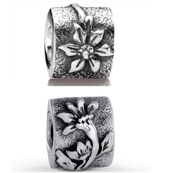 COPY - Pandora Poinsettia Retired. charm - Picture 1 of 2